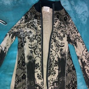 Sweater with black details